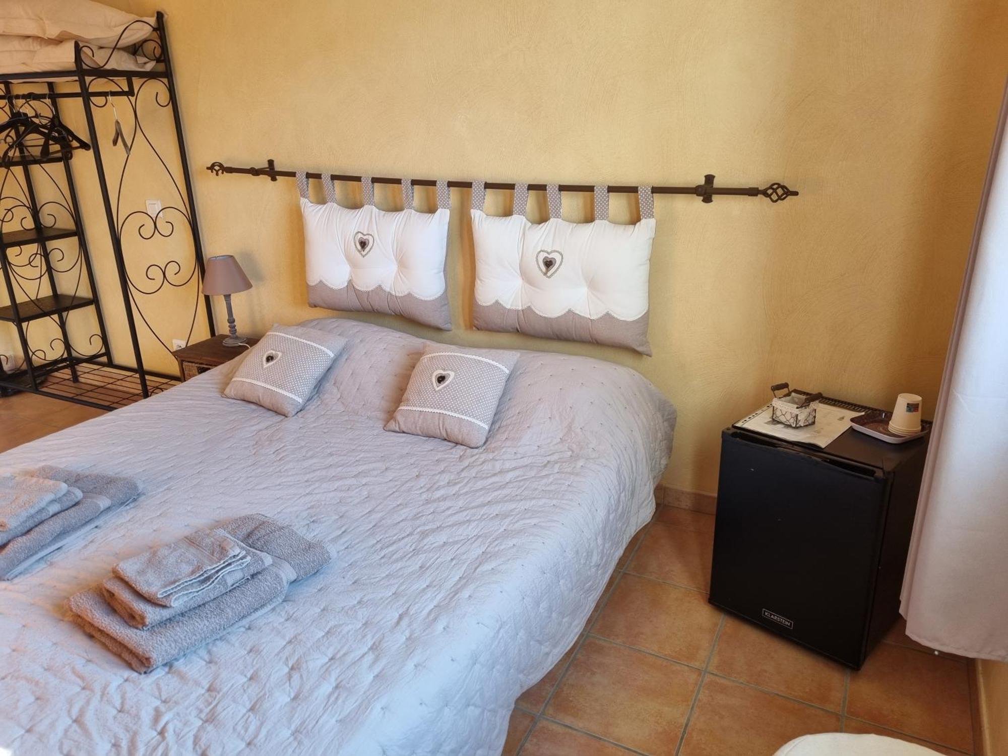 La Fanette Hotell Montbrison-sur-Lez Exteriör bild