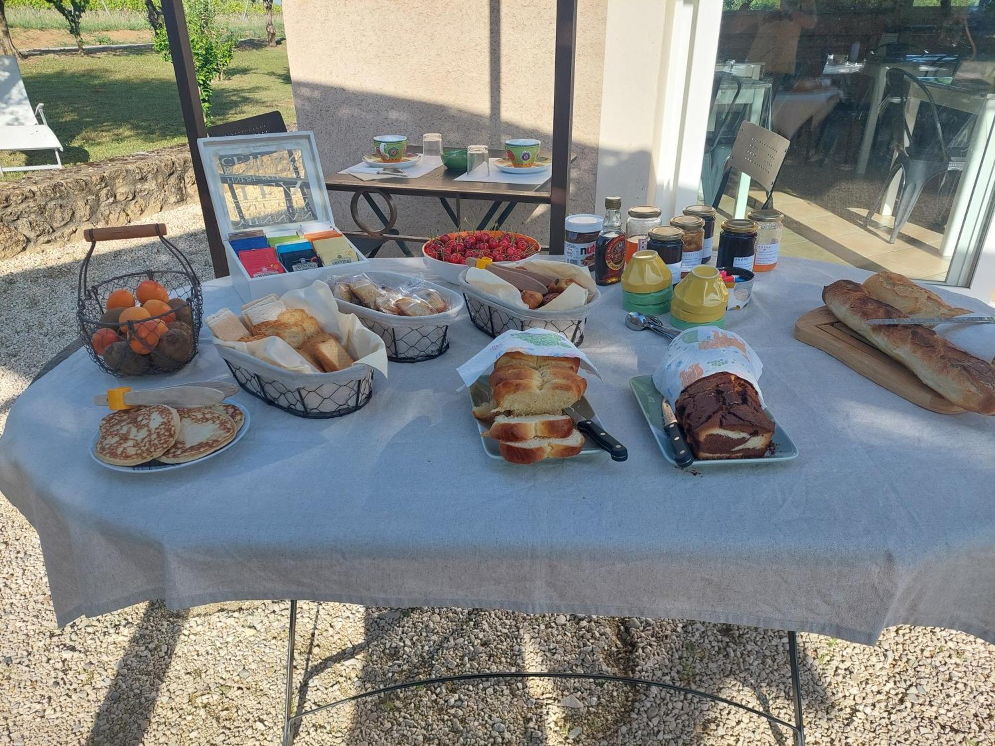 La Fanette Hotell Montbrison-sur-Lez Exteriör bild